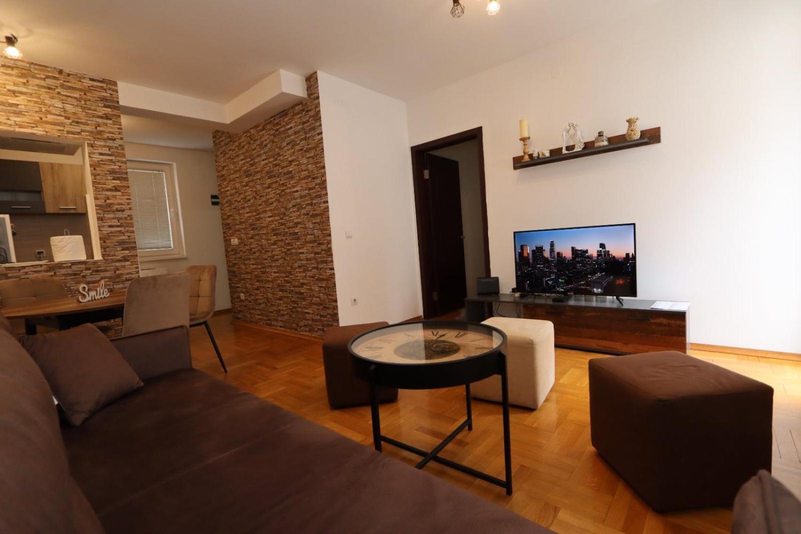 Lux Apartment Rose 2 60M2 크라구예바츠 외부 사진