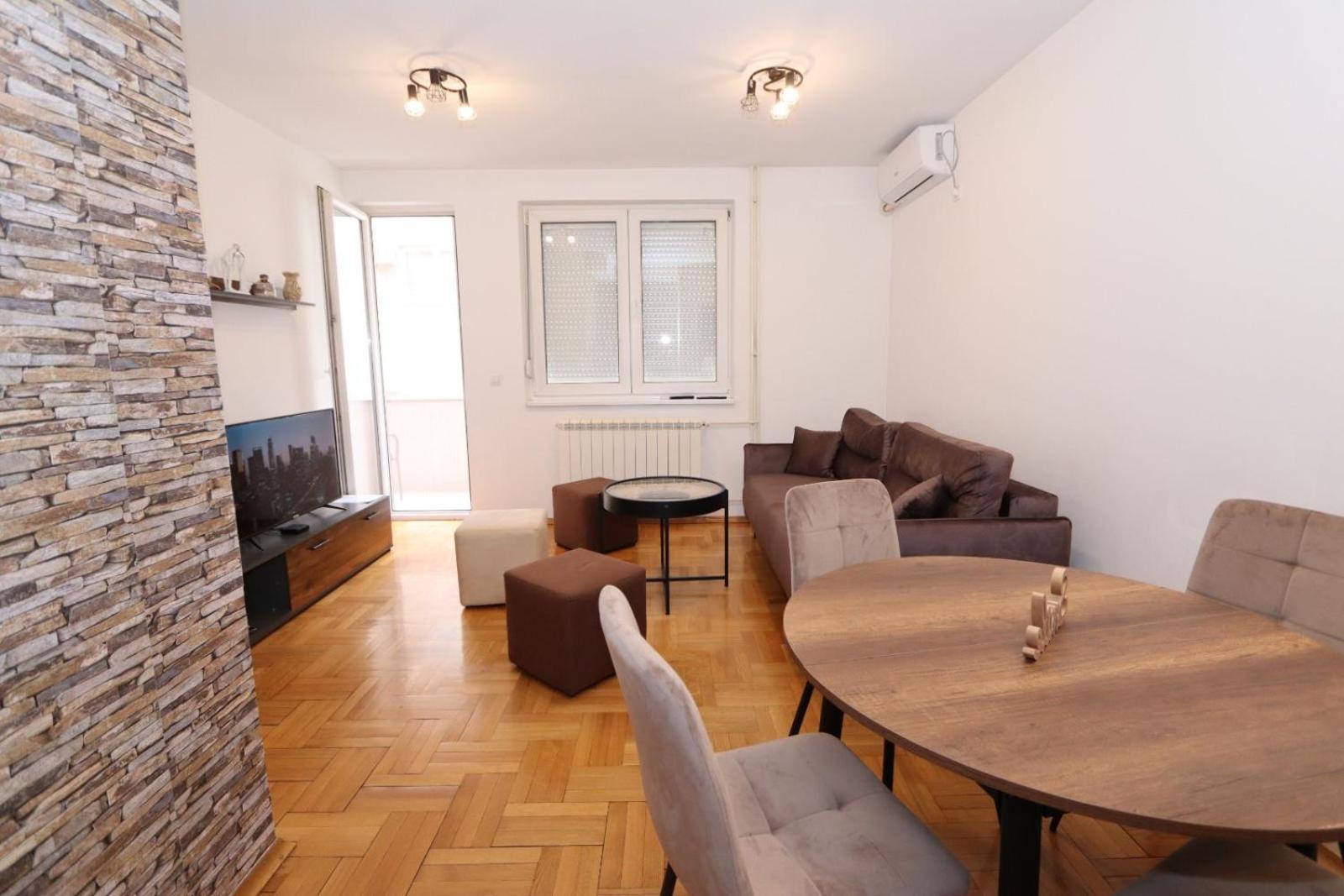 Lux Apartment Rose 2 60M2 크라구예바츠 객실 사진
